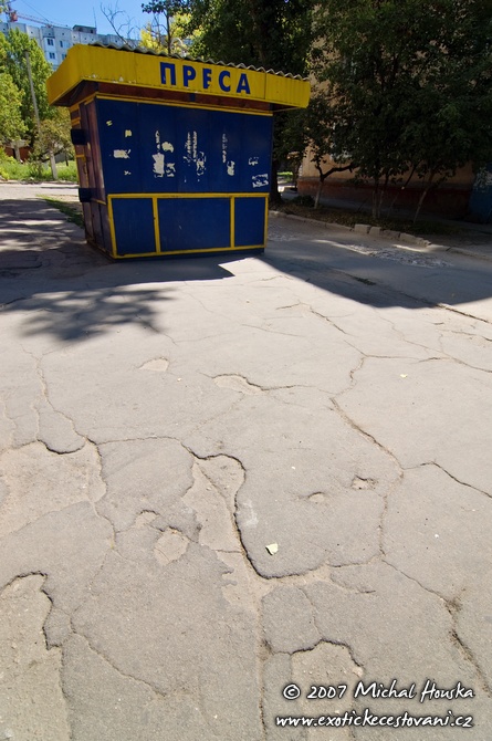 13 Ykpaiha Ukraine Ukrajina Xepcoh Cherson zavrena trafika na hlavni tride.jpg