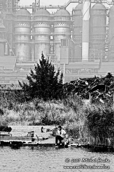 02 Ukraine Ukrajina Mariupol zkaza nebo pokrok.jpg